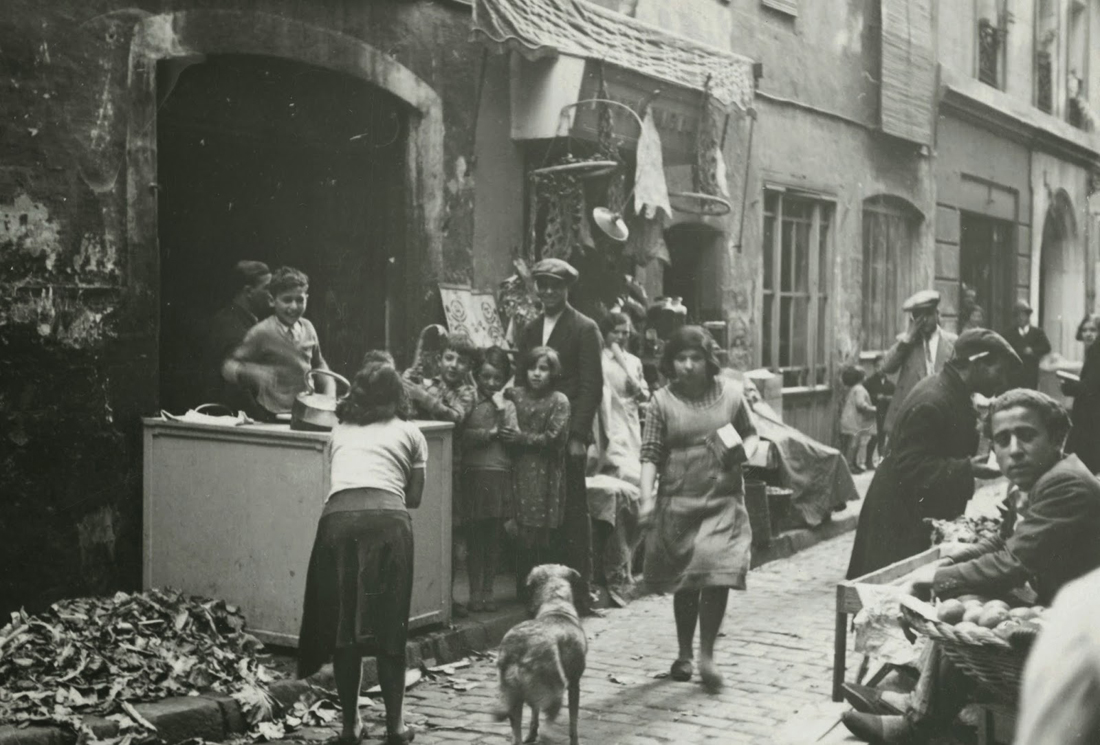MG. Margaret Michaelis. Mercado de la calle de l'Om, c.1933