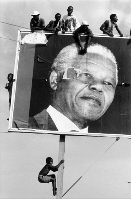 SOUTH AFRICA. Supporters climb to every vantage point whilst awaiting the arrival of Nelson MANDELA in a Natal township. 1994. [lF][lF]Contact email: New York : photography@magnumphotos.com Paris : magnum@magnumphotos.fr London : magnum@magnumphotos.co.uk Tokyo : tokyo@magnumphotos.co.jp Contact phones: New York : +1 212 929 6000 Paris: + 33 1 53 42 50 00 London: + 44 20 7490 1771 Tokyo: + 81 3 3219 0771 Image URL: http://www.magnumphotos.com/Archive/C.aspx?VP3=ViewBox_VPage&IID=2S5RYDZM87FS&CT=Image&IT=ZoomImage01_VForm