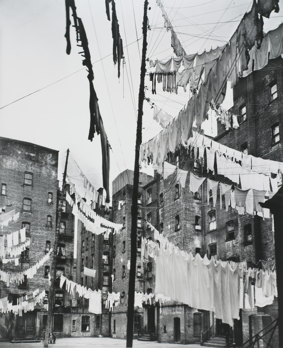 R6 Abbott, Court of the first model tenement in NYC 001